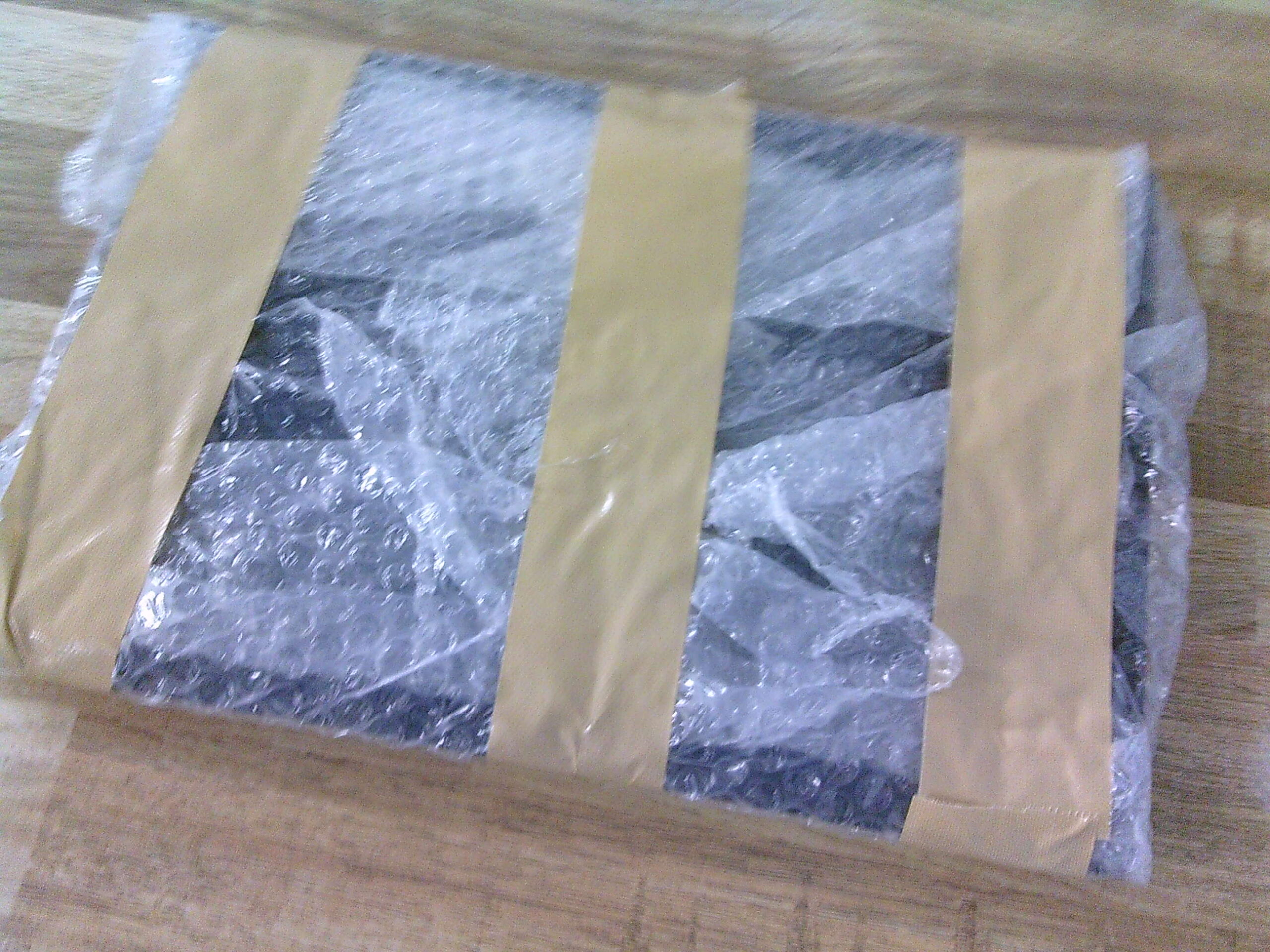 壊れたパソコンの梱包