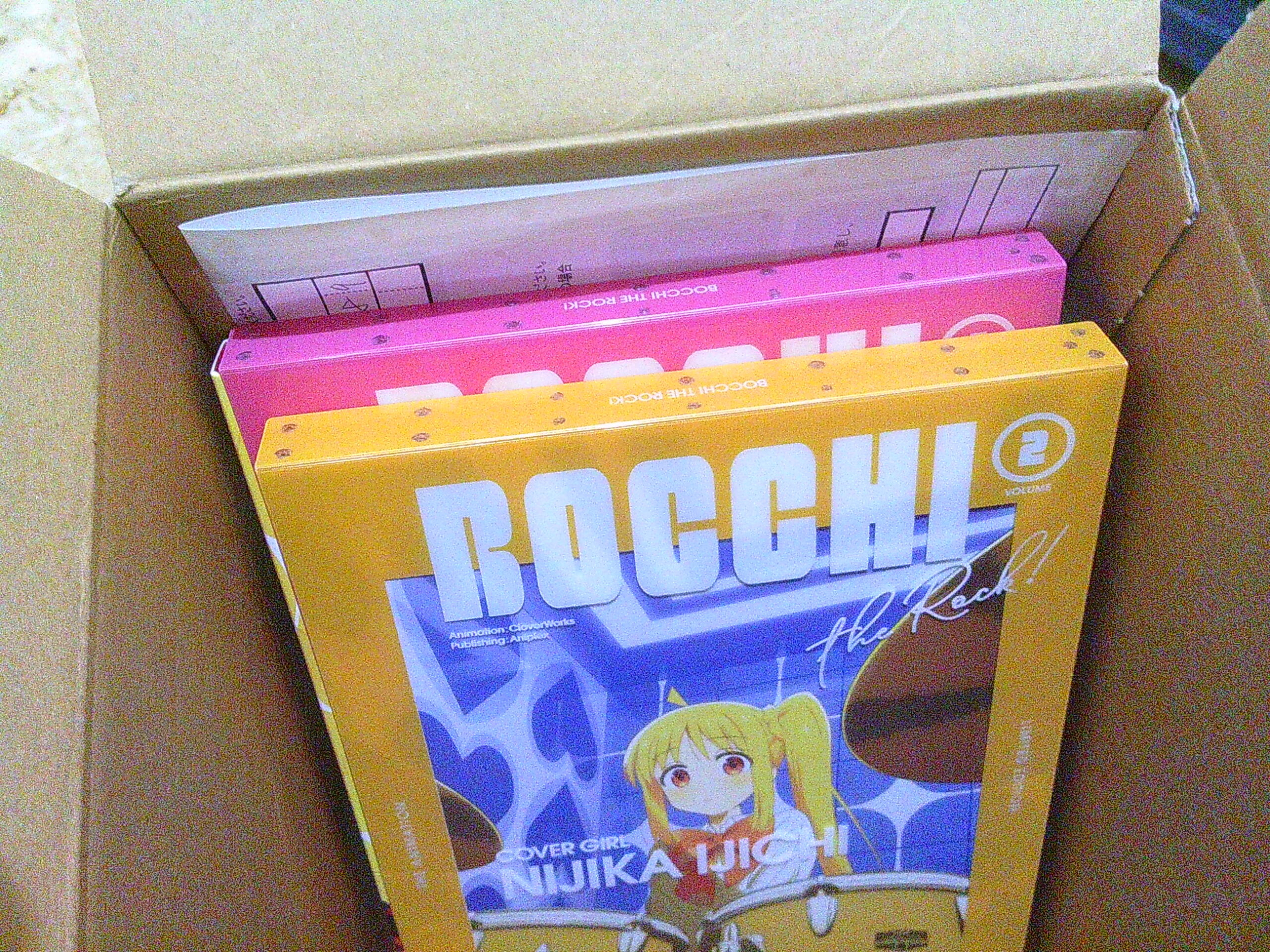 梱包した「ぼっち・ざ・ろっく！Volume1, 2」のDVD 2枚